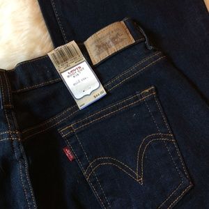 {Levi's} NWT Boot Cut 515 sz 8 Long